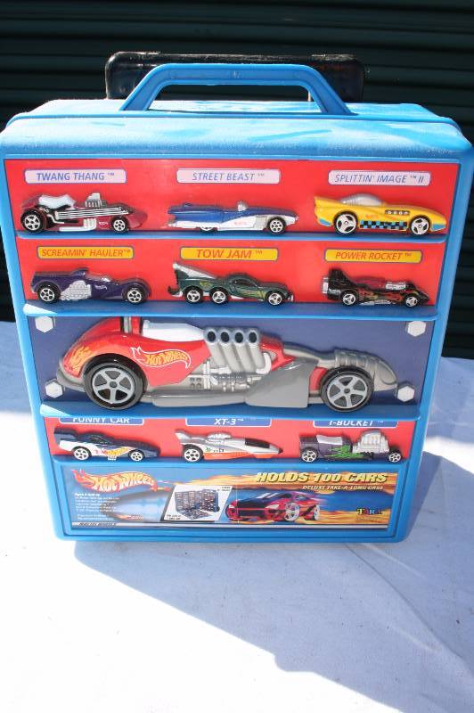 Hot wheels set and case