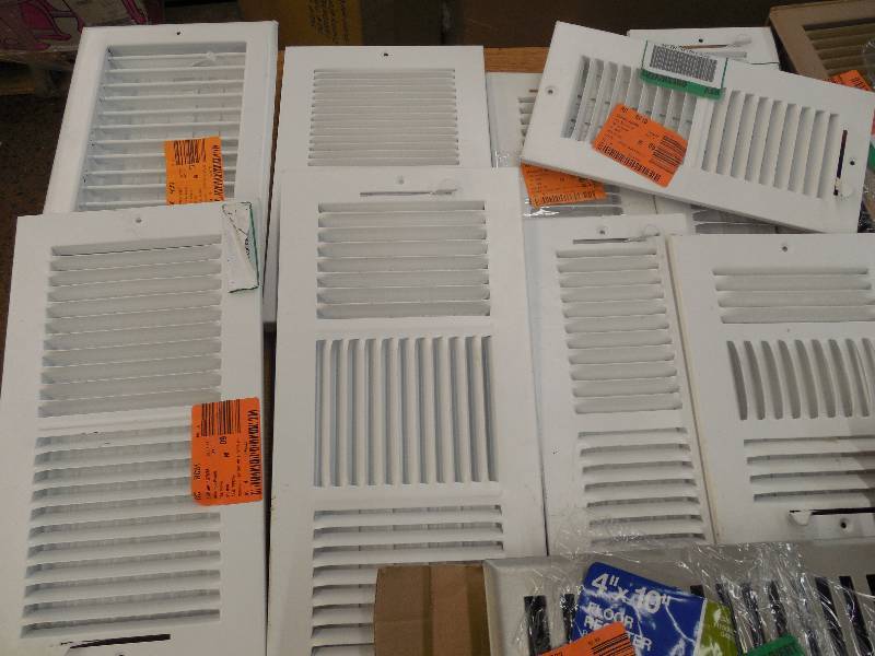 lot 49 image: 24 Ct Heat register vent lot