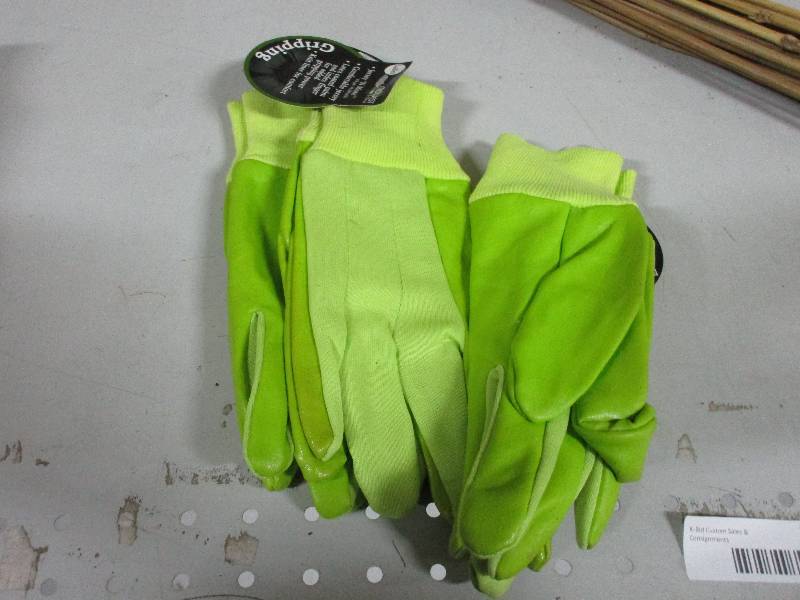 3 pairs of gardening gloves
