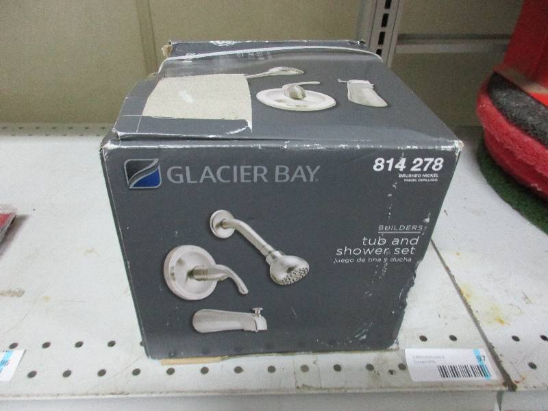 Tub and shower set
