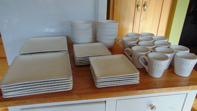 48 piece Threshold Barbury Square Dish Set