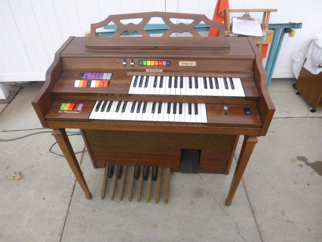 Kimball Swinger 200 Organ