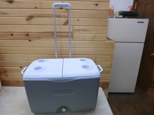 Rubbermaid Cooler