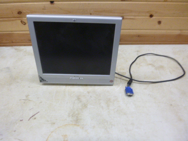 HP 1530 Flat Screen Monitor