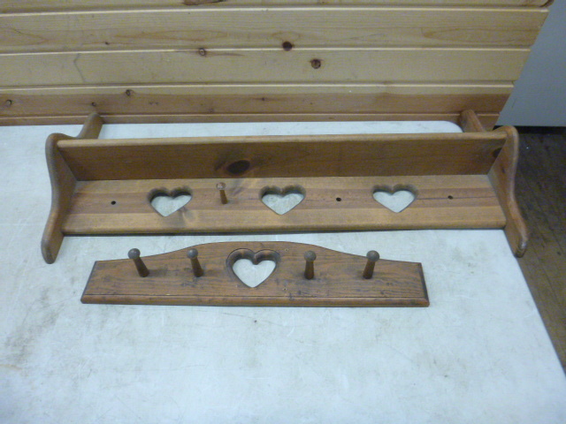 2 Heart Shelves