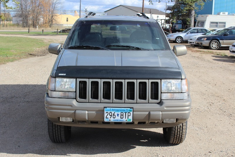 lot 2 image: 1998 Jeep Grand Cherokee Limited 4x4 - 2 Owners -