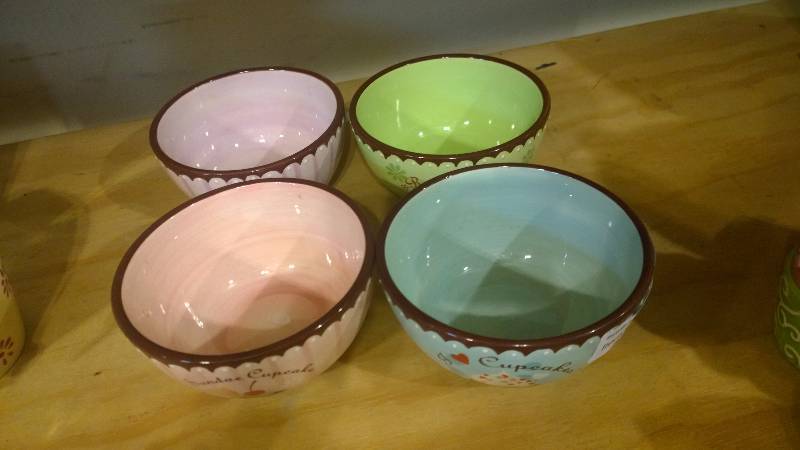 Set of 4 Ceramic Cupcake-themed Bowls