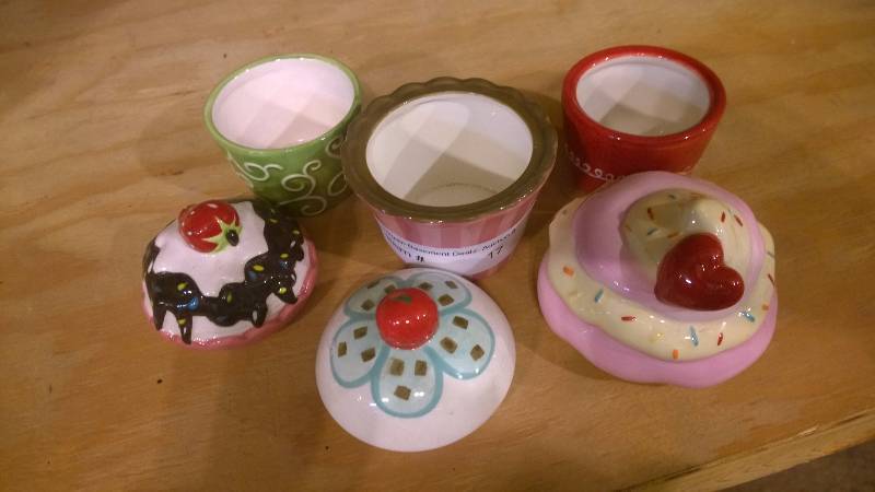 Set of 3 ceramic cupcake themed jars