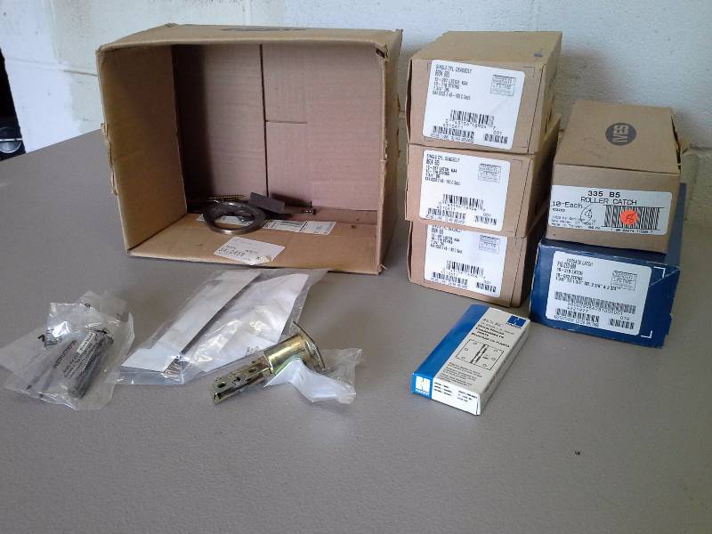Door Knob Lot (1 Box)