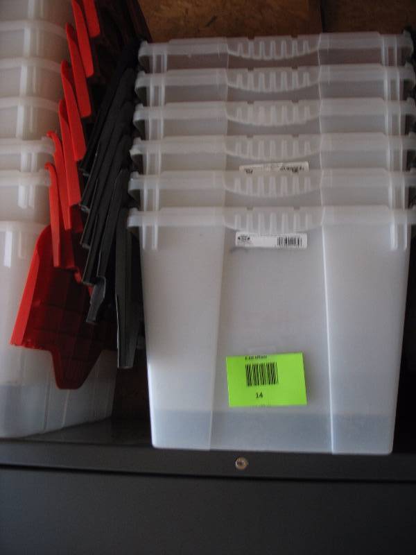 6 Plastic Storage Bins