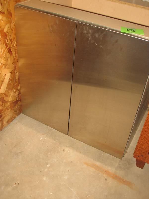Base cabinet - Stainless doors
