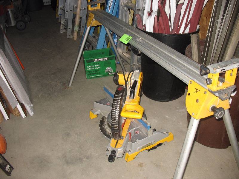 Dewalt 12 Sliding Mitre Saw & Stand