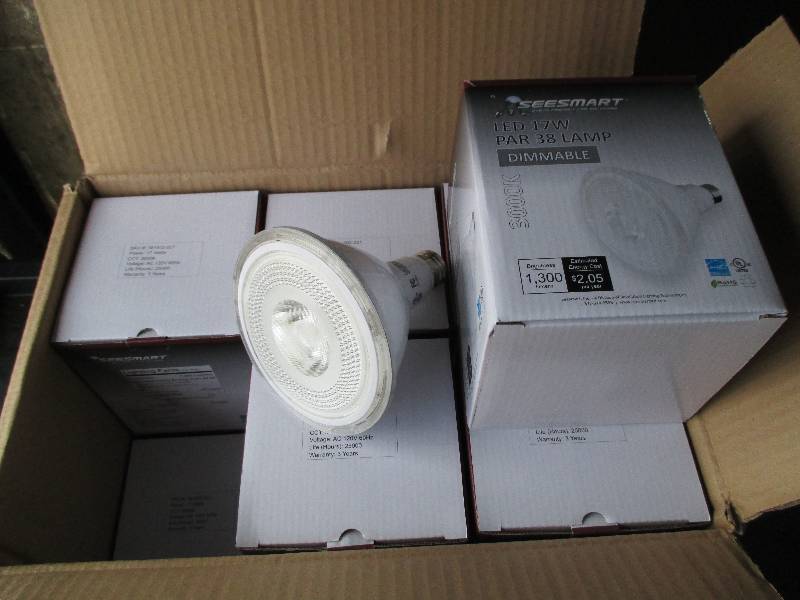 1 case of 12 LED lights, G4 HP 17W ...
