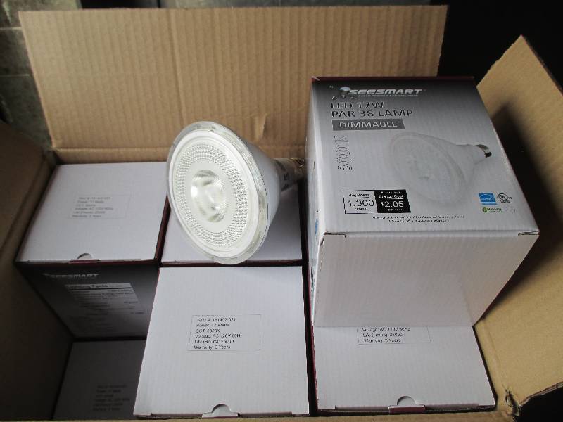 1 case of 12 LED lights, G4 HP 17W ...