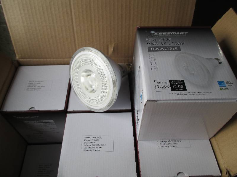1 case of 12 LED lights, G4 HP 17W ...