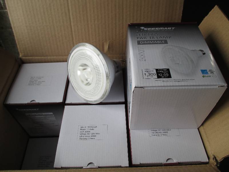1 case of 12 LED lights, G4 HP 17W ...