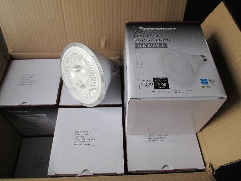 1 case of 12 LED lights, G4 HP 17W ...