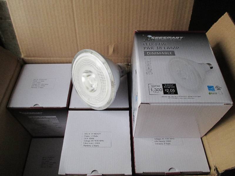 1 case of 12 LED lights, G4 HP 17W ...