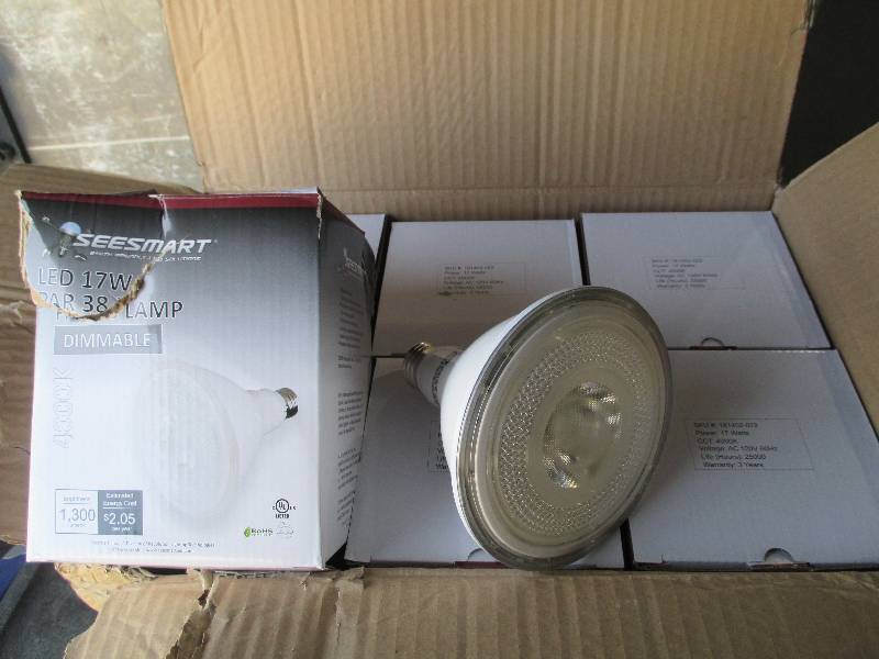 1 case, of 12 LED lights, G4 HP 17W...