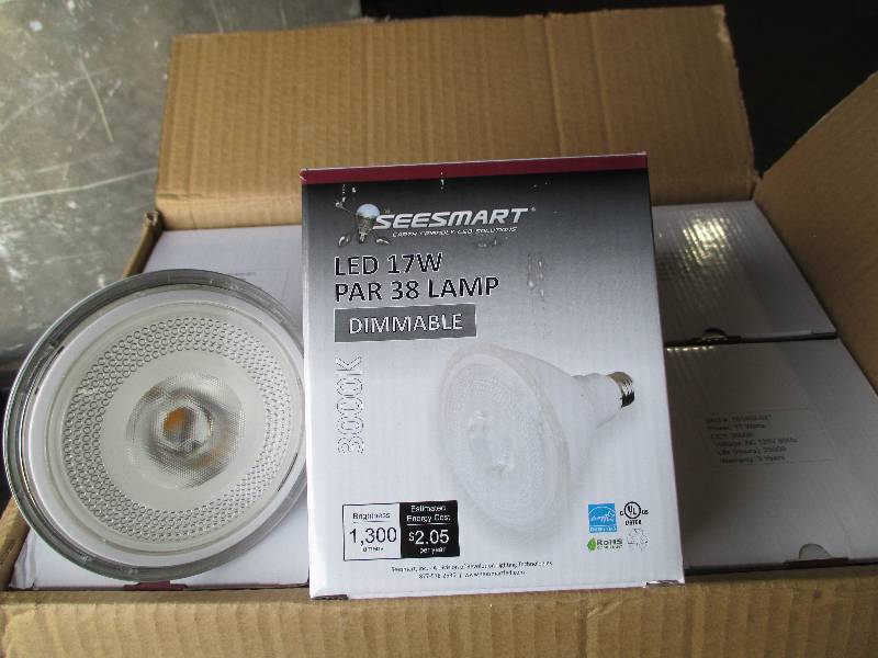 1 case of 12 LED lights, G4 HP 17W ...