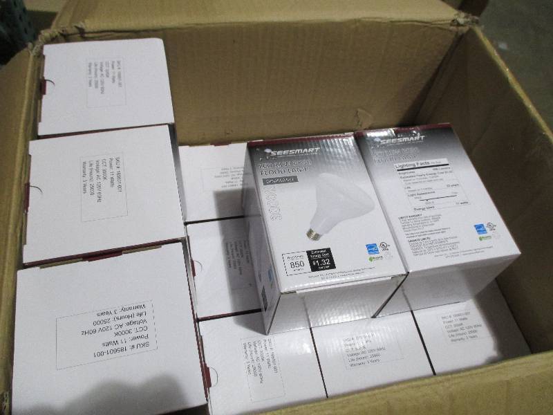 Lot of 17 LED lights - 11 watts...