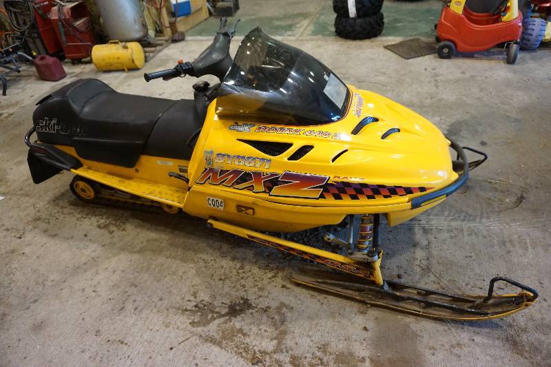 lot 2 image: 1997 Ski Doo MXZ440 LC Snow Moblie