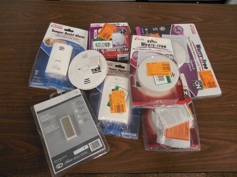 SMOKE DETECTOR IN HOME IMPROVEMENT LOT