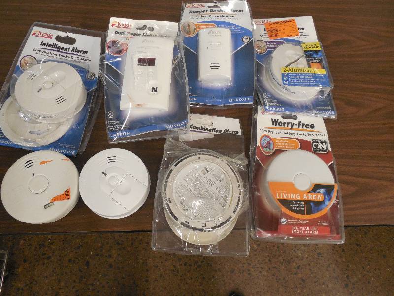 SMOKE DETECTOR IN HOME IMPROVEMENT LOT