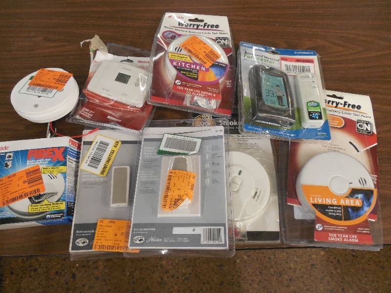 SMOKE DETECTOR IN HOME IMPROVEMENT LOT