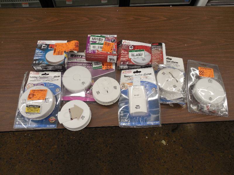 SMOKE DETECTOR IN HOME IMPROVEMENT LOT