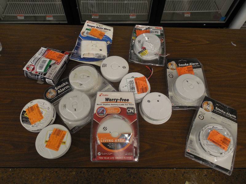 SMOKE DETECTOR IN HOME IMPROVEMENT LOT