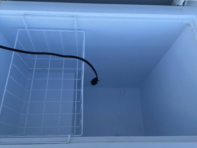 CHEST FREEZER