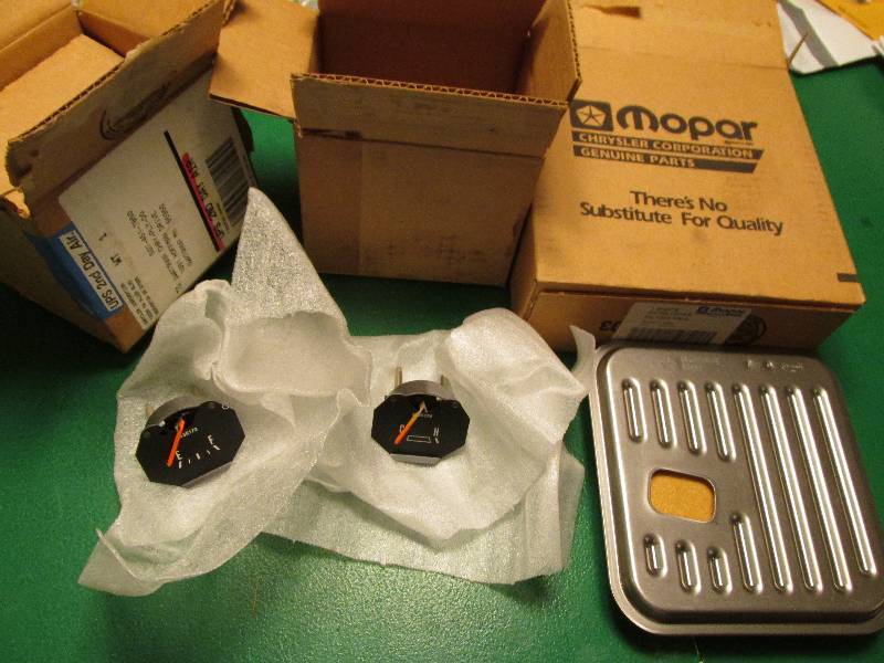 lot 39 image: Mopar 04796730AB filter package and...