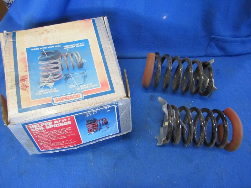 lot 53 image: Superior helper set of 2 coil rings...