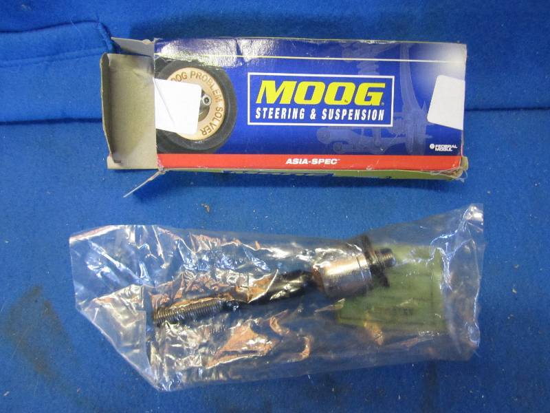 lot 66 image: Moog EV423 Steering Center Link Ti ...