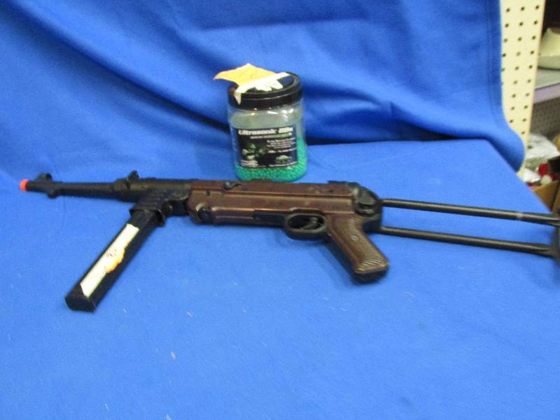 lot 84 image: Air gun with partial container of 6...