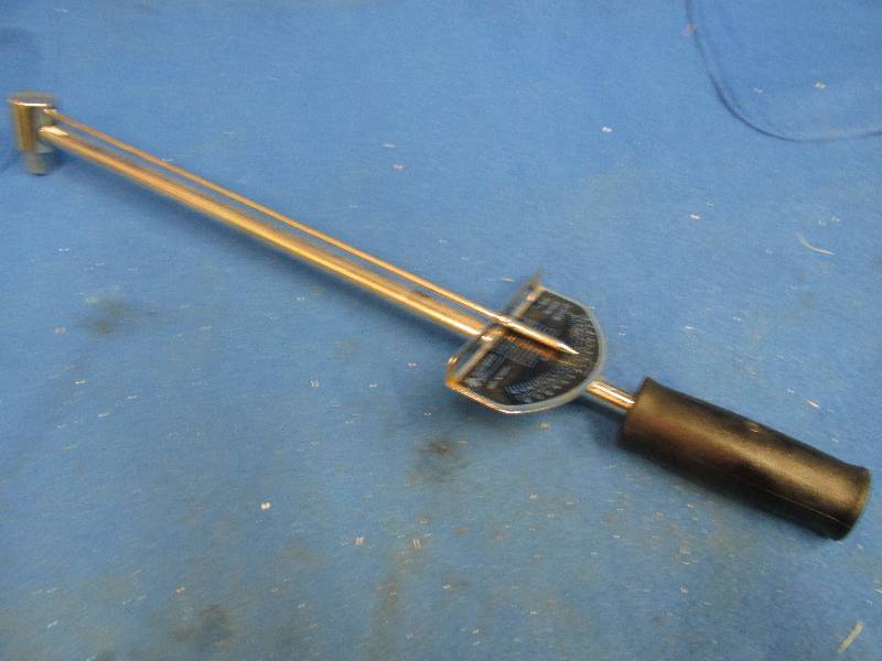 lot 90 image: performance tools torque wrench W30...