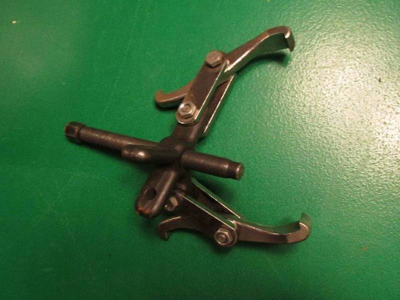 lot 123 image: Metal screw puller...