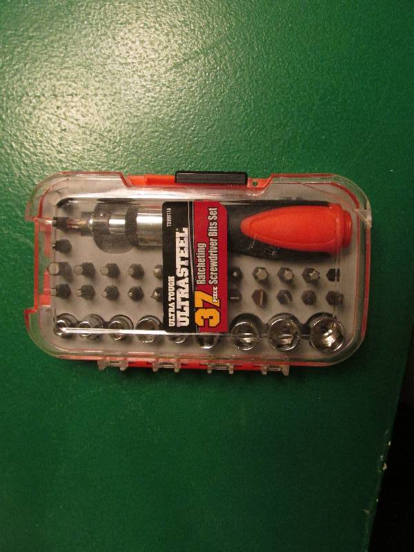 lot 124 image: Ultra Tough 37 Piece racheting scre...