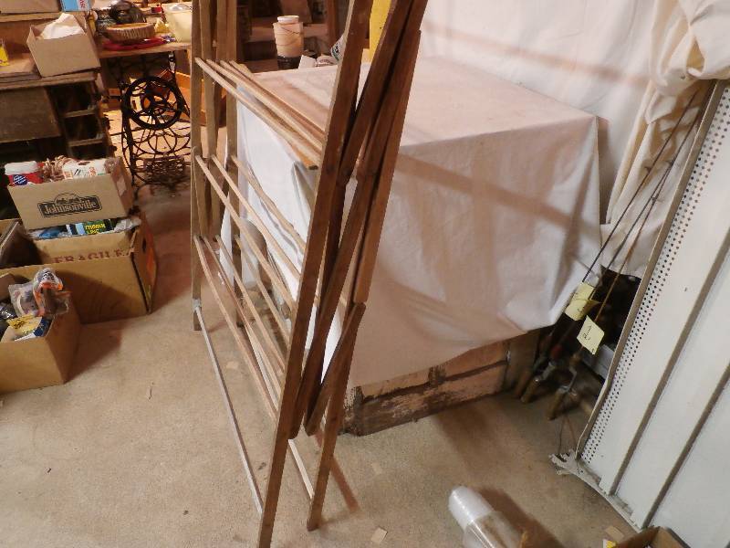 Wood clothes dryer