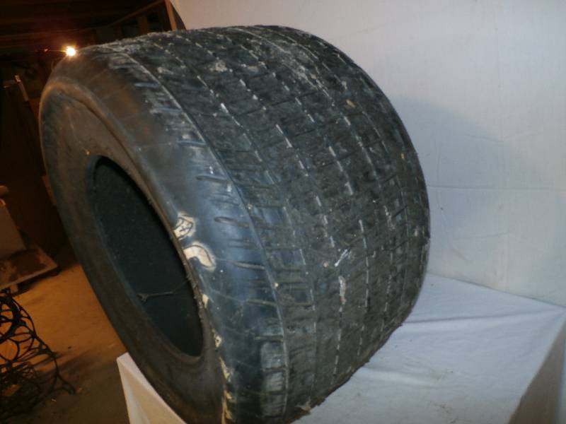 (1) 11.092-15 dirt track racing tire