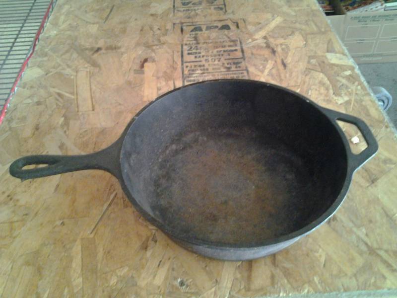 Lodge Cast Iron Fry Pan (8CF)