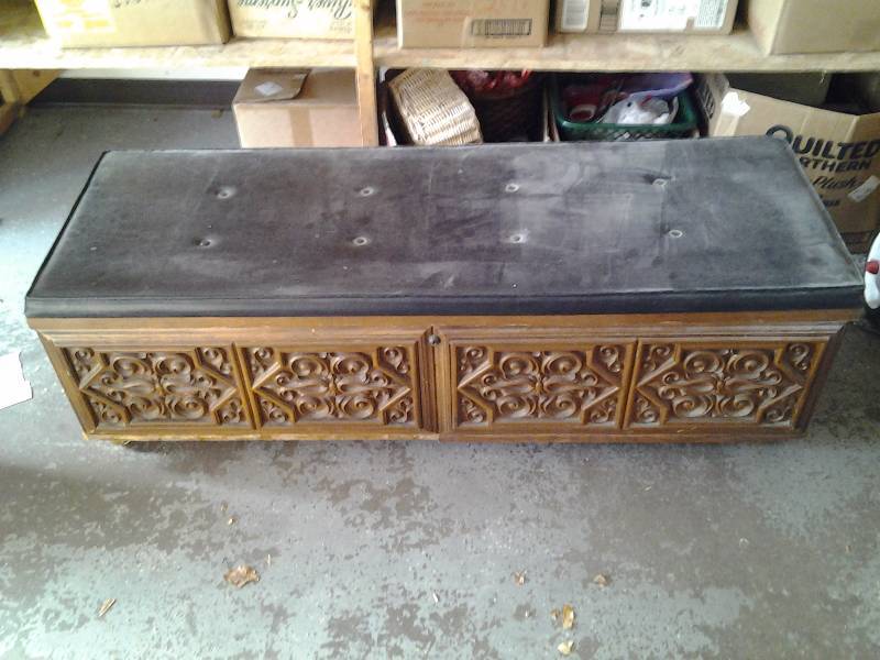 Lane Cedar Chest With Cushion Top