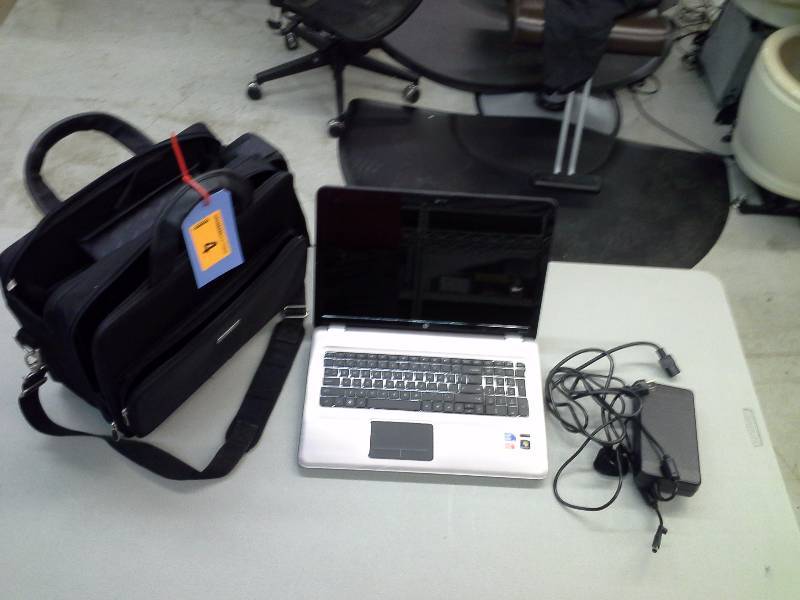 HP Pavilion DV7 Notebook with Case