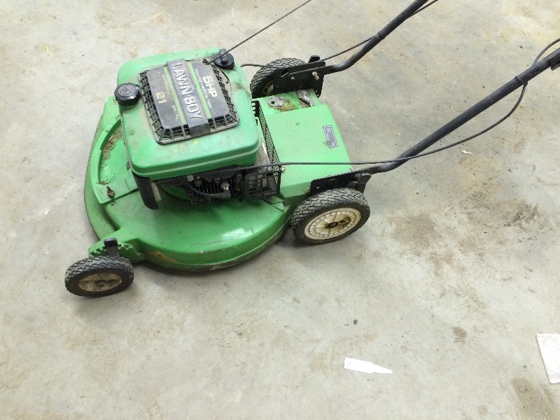 Lawnboy 21 Lawn Mower  5 hp  4 cycle - runs