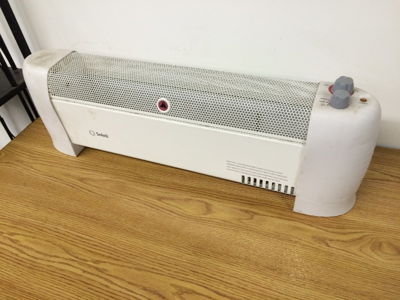 Electric Space Heater  1500 watts - works