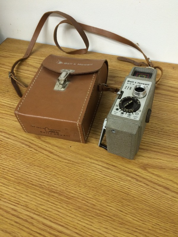 Vintage - Bell & Howell  Sun Dial 220 Movie Camara