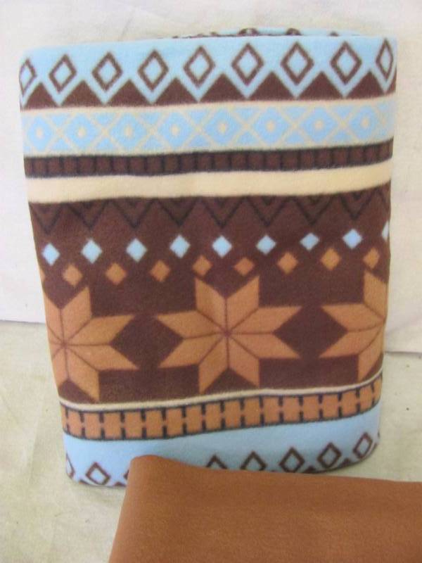 lot 50 image: Gold Coast Santa Fe Soft Fleece Throw Set
