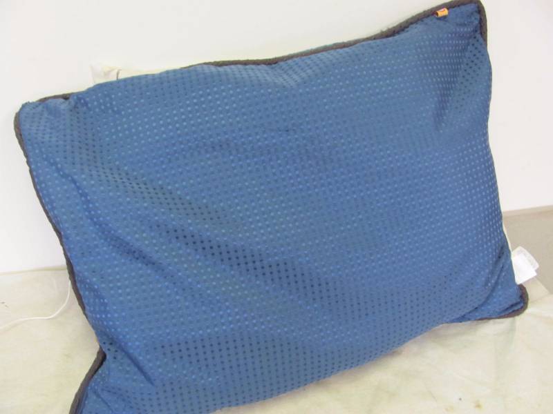 lot 54 image: Odor Neutralizing 27 X 36 Pet Pillow