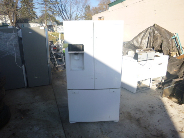 White Samsung RefrigeratorFreezer